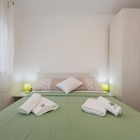 Apartments Mare Trogir Quarto foto
